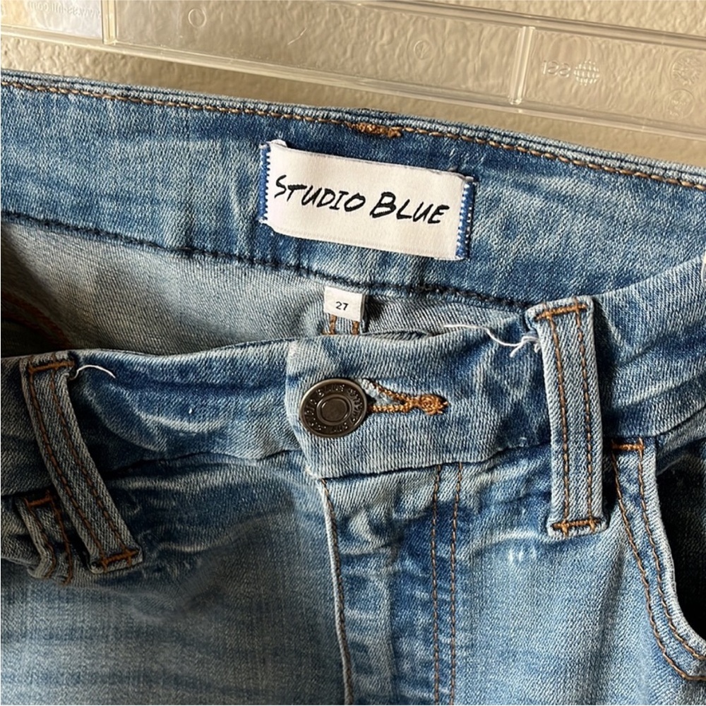 Studio Blue Mid Rise Cropped Jeans - Picture 5 of 5